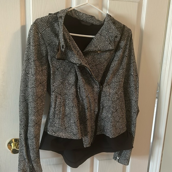 Lululemon jacket - Picture 1 of 4